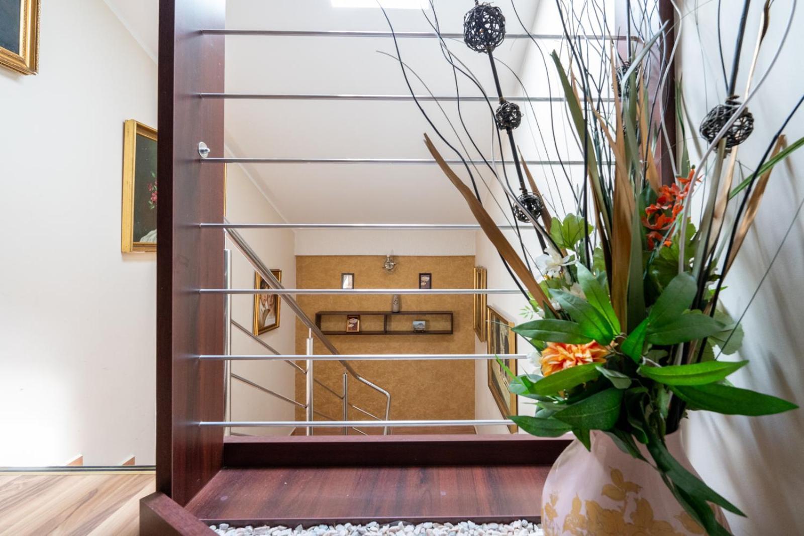 Faraway Aparthotel Near Vienna Airport With Anytime Self Check In Bruck an der Leitha Buitenkant foto